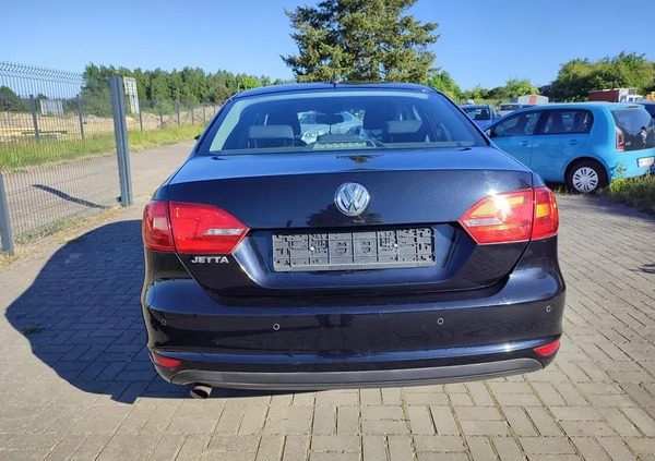 Volkswagen Jetta cena 27900 przebieg: 110800, rok produkcji 2011 z Sanok małe 121